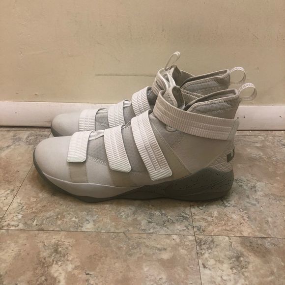 Nike Lebron Soldier XI SFG Light Bone shoes Men’s Size 18 - Picture 3 of 8